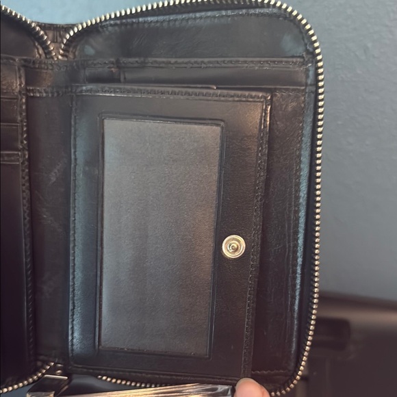 Ferragamo Black Leather Wallet - Picture 6 of 10